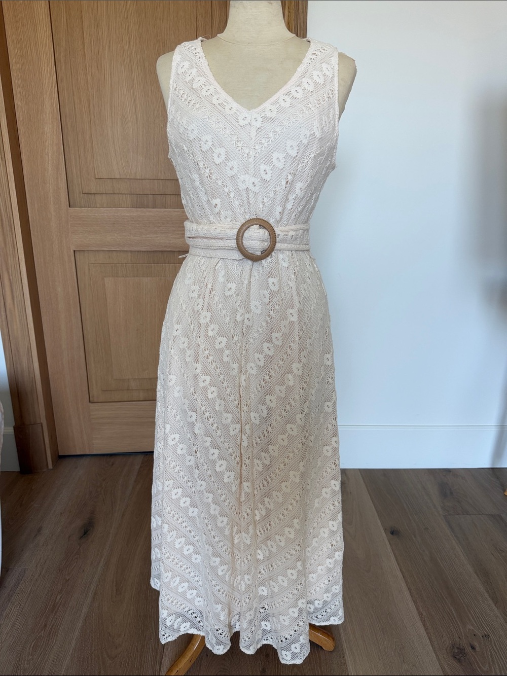 Sleeveless Lace Midi Dress with Belt - Cream
